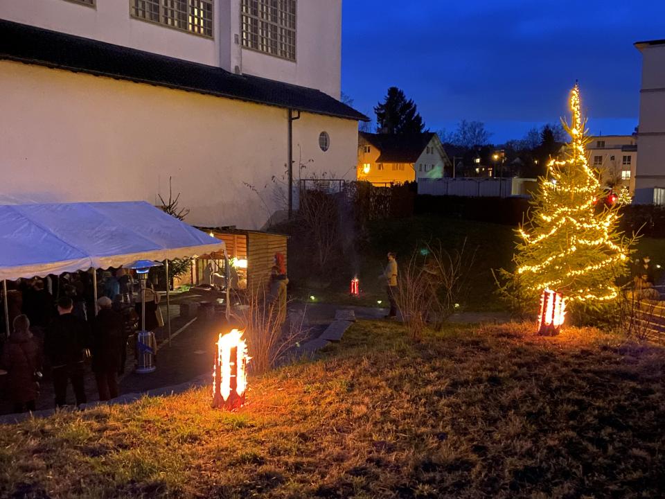 Weihnachten 2021, Beleuchtete Arena