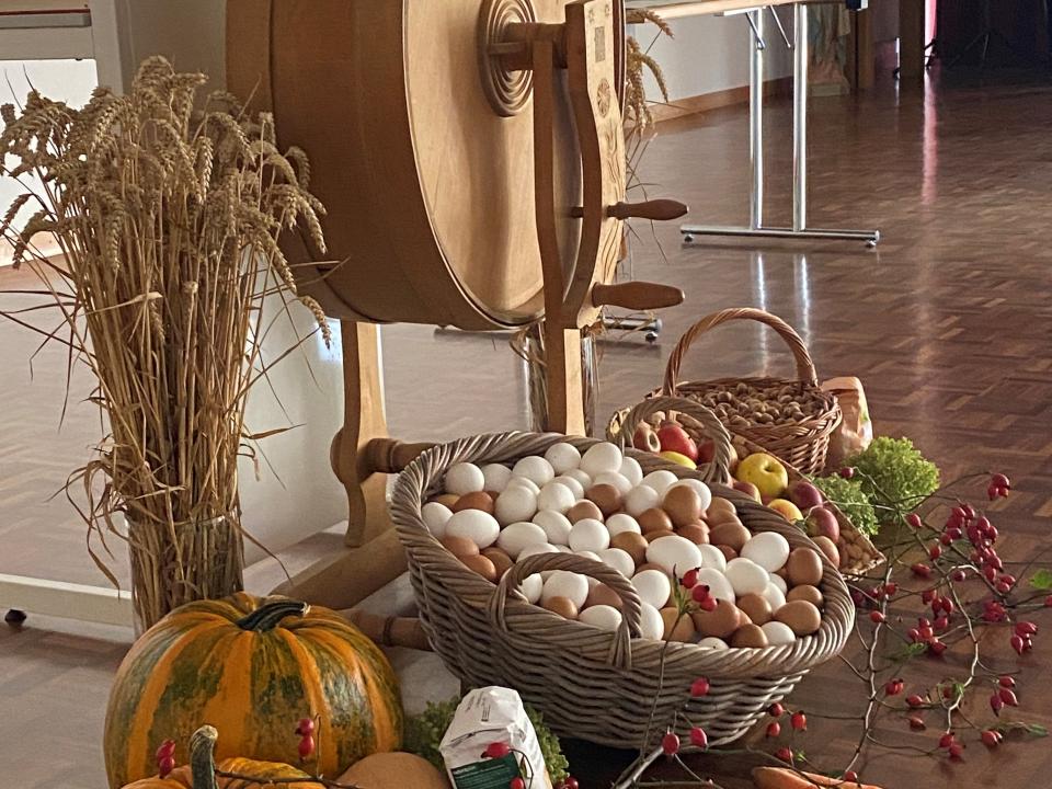 Feierzeit & Inspiration & Singen im Pfarreisaal. 