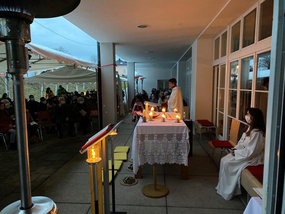 Familiengottesdienst an Heilig Abend, Aussenarena