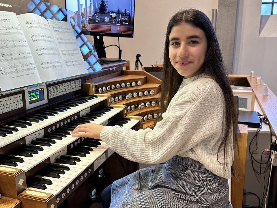 Musikalische Talente: Zwei unserer Orgelschüler begleiteten den Kommuniongang an der Familienmesse zu Heiligabend.