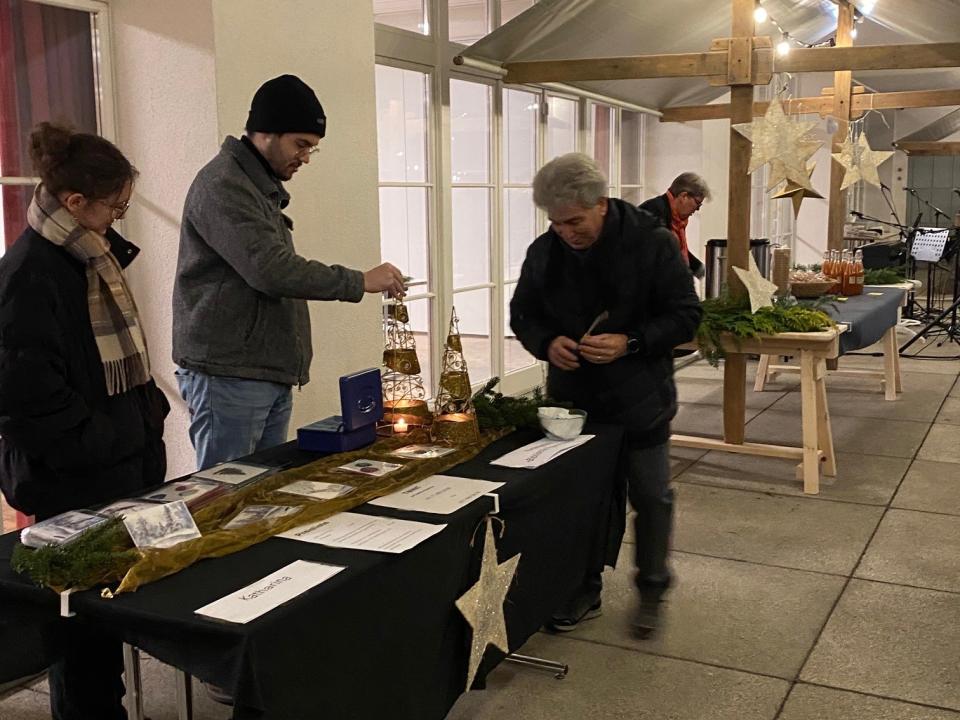 Kunst in Karten und am Anschlussstand ein köstliches Suppenangebot mit Hausgemachtem