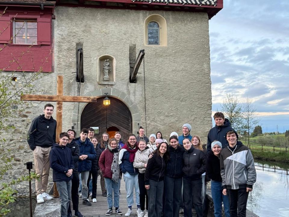 Station vor dem Wassserschloss Hagenwil