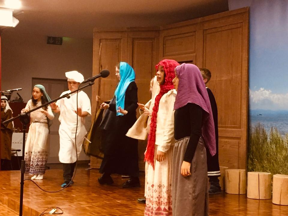 Wir feiern ein Fest.