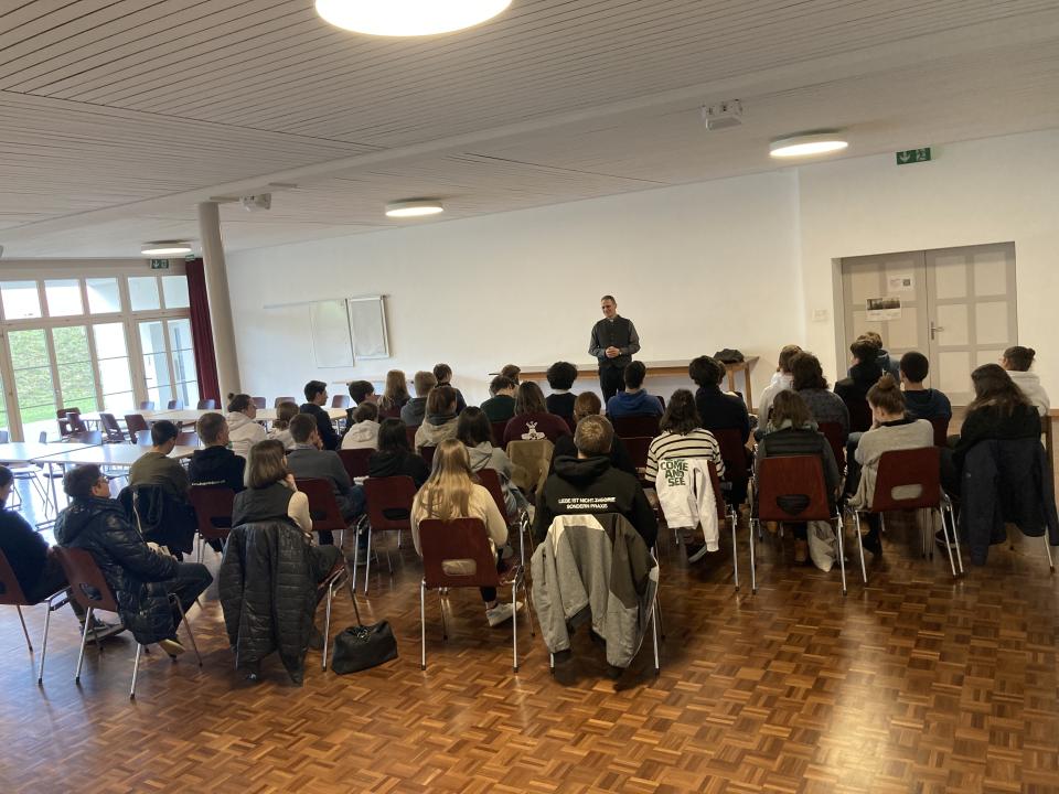 Martin Rohrer bei seinen Ausführungen zum Leiden Christi