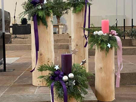 Adventsschmuck in der Kirche