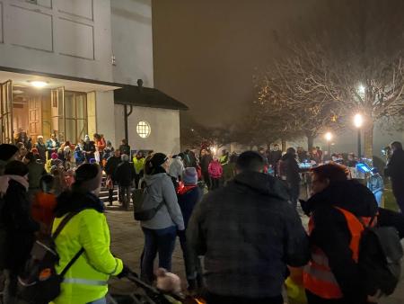 Besammlung vor unserer Kirche