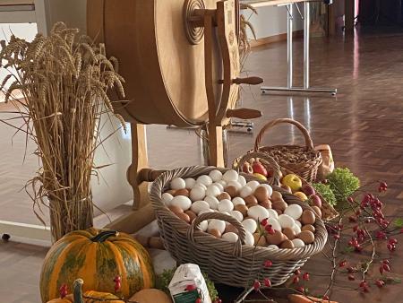 Feierzeit & Inspiration & Singen im Pfarreisaal. 