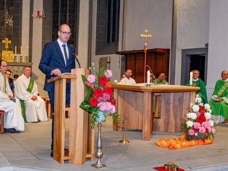 Kirchgemeindepräsident Daniel Ambord bei seiner Ansprache