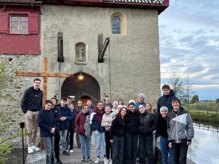 Station vor dem Wassserschloss Hagenwil