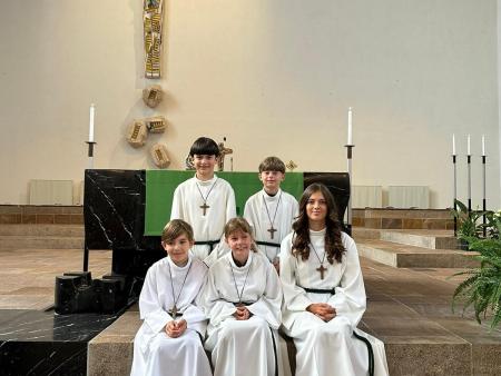 Unsere fünf neuen Ministranten